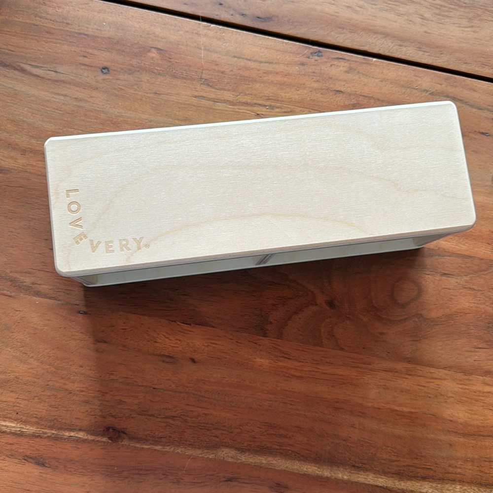 Lovevery sliding top box with felt ball - Picture 3 of 6